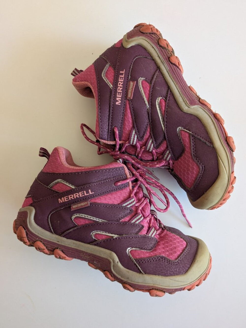 GREAT CONDITION Merrell Chameleon 7 Kids Hiking Boots Size 2.5M
